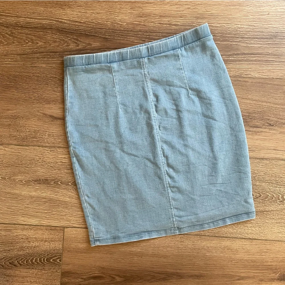 Haute Monde Light Wash Denim Skirt Medium - Picture 2 of 6